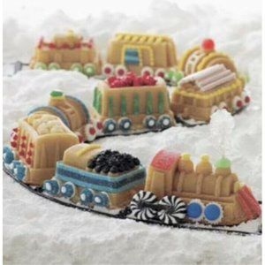 NEW Williams Sonoma NORDIC WARE Train 9-Piece Cake